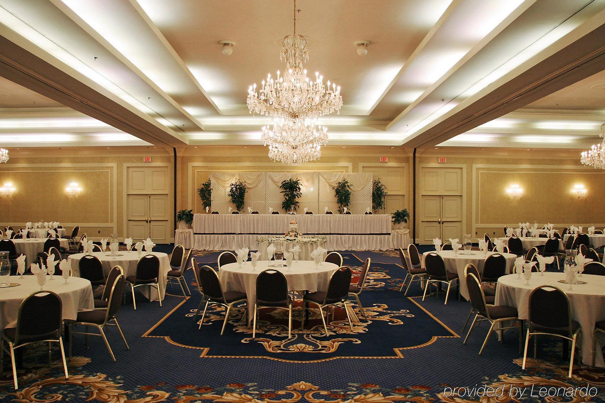 Doubletree By Hilton Canton Downtown Restaurant photo